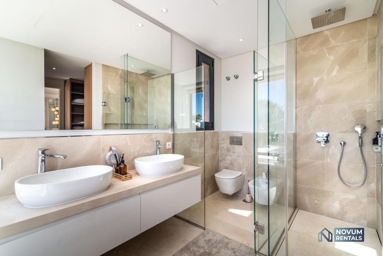 Extravagant 5-bdrm - Heated Pool & Gym Villa Estepona