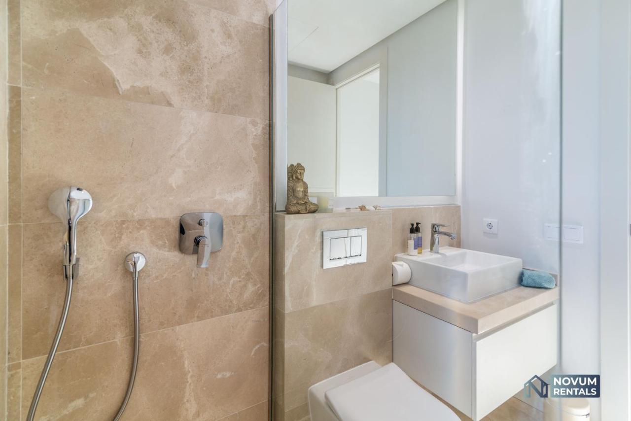 Extravagant 5-bdrm - Heated Pool & Gym Villa