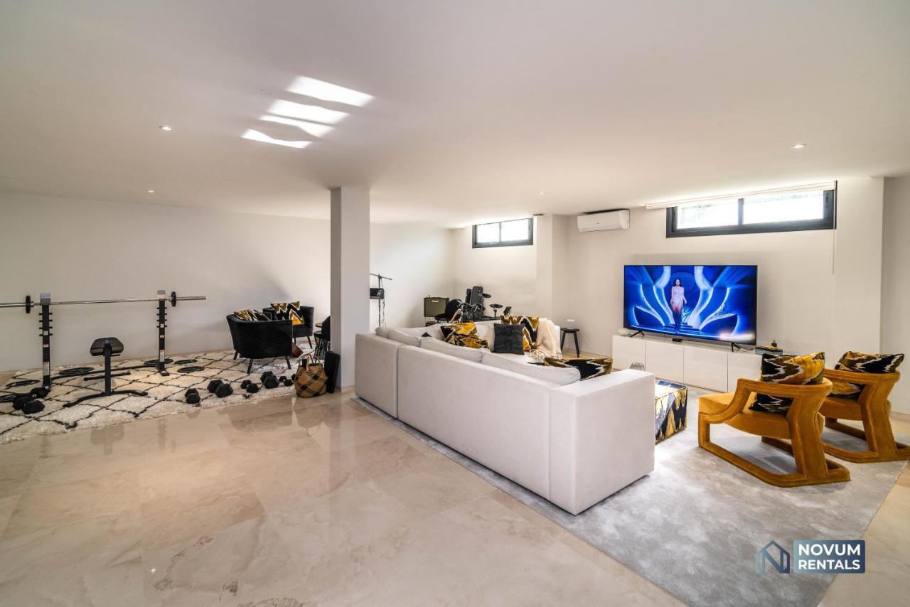 Extravagant 5-bdrm - Heated Pool & Gym Estepona
